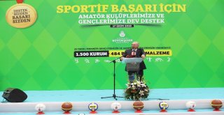 İstanbul Büyükşehir Belediyesinden Bin 500 Spor Kulübüne Malzeme Desteği