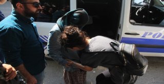 Adanada Yüzü Kapalı Kadın Paniği