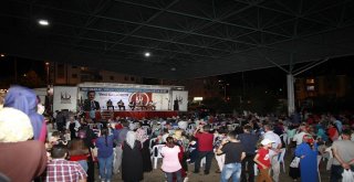 Aşıklar Hem Güldürdü Hem De Hüzünlendirdi