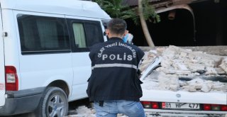 Fabrika Duvarı Araçların Üzerine Çöktü