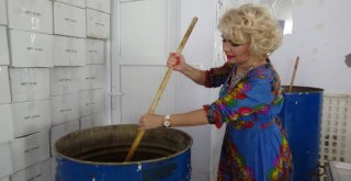 Mardinli Marilyn Manreo Eşek Sütü Sağdı
