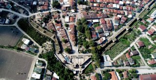 İznikteki 2 Bin Yıllık Tarihi İstanbul Kapının Altında İpek Yolu Bulundu