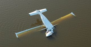 Pilot, Mantar Toplamaya Uçağıyla Gitti, Uçağı Göle Düştü