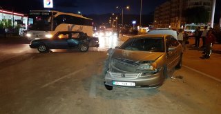 Manisada Zincirleme Trafik Kazası: 4 Yaralı