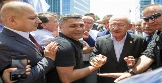 Kılıçdaroğlu, Kendisine Destek İçin Toplanan Partililere Hitap Etti