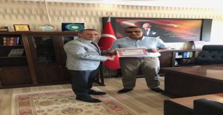 Tayini Çıkan Müdüre, Kaymakamdan Başarı Belgesi