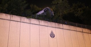 Kağıthanede Otomobil İstinat Duvarında Asılı Kaldı