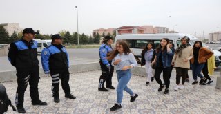 40 Öğrenci Polis Ağabey Ve Ablaları İle Kayseriyi Gezdi