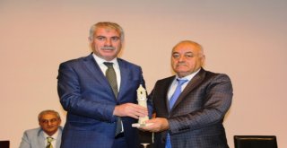 Dede Korkutun Türk Dünyasındaki Yeri Sempozyumda Konuşuldu