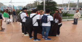 Üniversiteli Gençler Önce Kan Verdi, Ardından Çöp Topladı