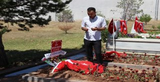 Şehit Bebeğin Ve Annenin Mezarında Hüzünlü Arefe