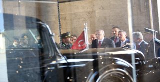 Cumhurbaşkanı Erdoğan, Atatürkün Restore Edilen Otomobilini İnceledi