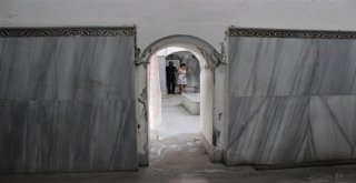 600 Yıldır Emekleyerek Gelenleri Yürüyerek Taburcu Eden Sağlık Merkezi