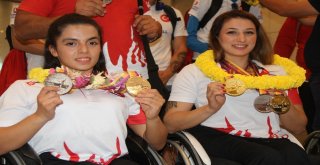 Avrupa Rekoru Kırarak Şampiyon Olan Engelli Sporcular Yurda Döndü