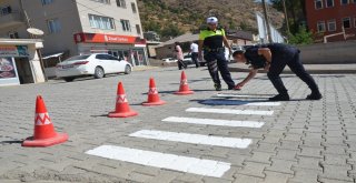 Trafik Polisinden Örnek Davranış