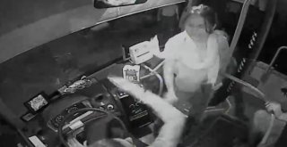 Otobüste Çantasını Unuttu, Şoförü Darp Etti