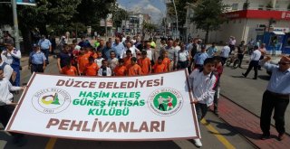 Güreşçiler Davul Zurna İle Yürüdü