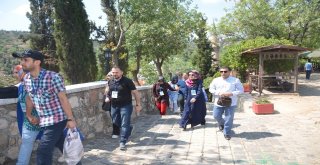 (Özel Haber) Dergahında Gelen Ziyaretçilere Şeyh Edebali Hazretleri Canlandırılıyor