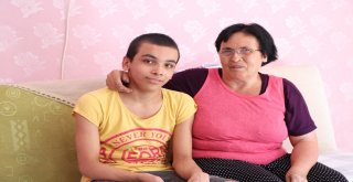 (Özel) Ölüm Tehdidiyle Eşinden Ayrıldı Sokağa Atıldı