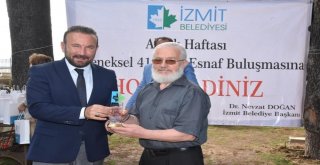 İzmitte 41 Yılını Dolduran Esnaflar Plaketle Ödüllendirildi