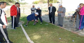Yaşlılar Kıyasıya Yarıştı