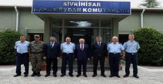 Vali Çakacak, Sivrihisar Hava Meydan Komutanlığını Ziyaret Etti