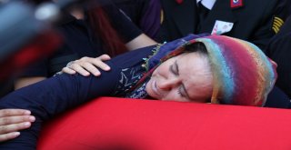 Şehit Uzman Onbaşını Son Yolculuğuna On Binler Uğurladı