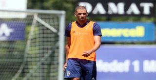 Islam Slimani, İlk Antrenmanına Çıktı