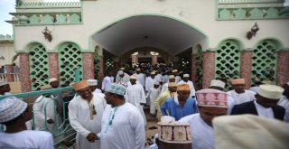Tanzanyada Müslümanlar Bayram Namazı İçin Camileri Doldurdu