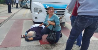 Yaya Geçidinde Minibüs Çarpan Dünürünü Bir An Olsun Yalnız Bırakmadı