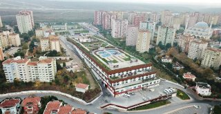 Başakşehirde  Dolu Uyarısı Nedeniyle Kapalı Pazarlar Otopark Oldu