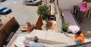 Finikede 4 Aileye Eşya Yardımı