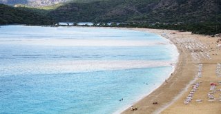 Yağış, Ölüdenizin Rengini Değiştirdi