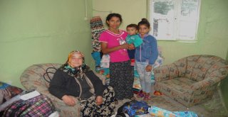 Evsiz Kalarak Çadırda Yaşayan 7 Kişilik Aileye Kaymakam Sahip Çıktı
