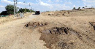 Köylüler Yollarının Yapılmasını Bekliyor