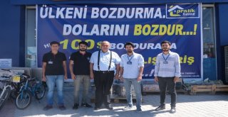Dolarını Bozdurana Hediye Çeki Veriyor