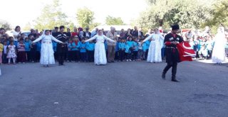 Karsta Güneş Altında Kalan Öğrencileri Vali Doğan Kurtardı