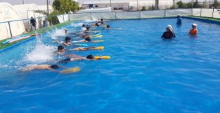 Savaş Mağduru Çocuklara Havuz Hizmeti