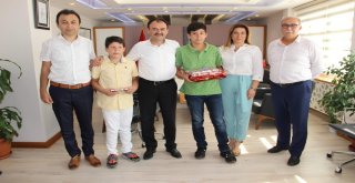 İl Milli Eğitim Müdürü Çandıroğlu Türkiye Birincisini Ödüllendirdi
