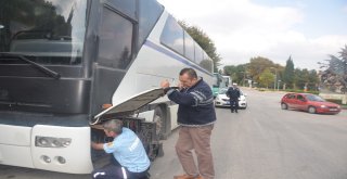 Otobüs Şasesine Sıkışan Yavru Kedi İtfaiye Ekiplerince Kurtarıldı