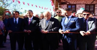 Dünyanın Merkezinda Kurtuluş Sevinci