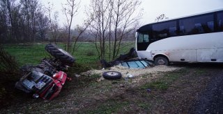 İşçileri Taşıyan Otobüs İle Küspe Yüklü Traktör Çarpıştı: 12 Yaralı