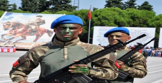 Manisada Yemin Eden Komandolar Zeybek Oynadı