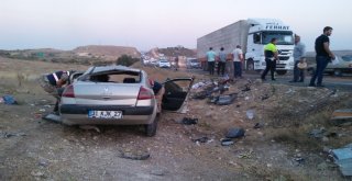 Yolcu Minibüsü İle Otomobil Çarpıştı: 8 Yaralı