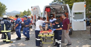 2 Otomobil Kafa Kafaya Çarpıştı: 2Si Çocuk 5 Yaralı