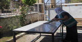 Birecikte Mezarlığa Kadın Eli Değdi