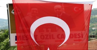 Özilin Cumhurbaşkanı Erdoğanlı Tabelasına Törenli Açılış