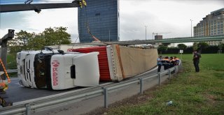 Temde Tır Devrildi Trafik Felç Oldu