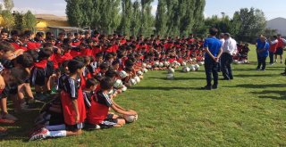 Van Büyükşehir Geleceğin Futbolcularını Yetiştiriyor