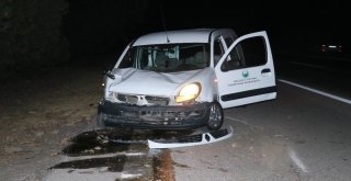Ağaca Çarpan Hafif Ticari Araç Takla Attı: 1 Yaralı